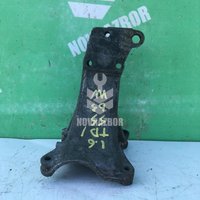 Кронштейн двигателя правый VW Passat  B3  1988-1993