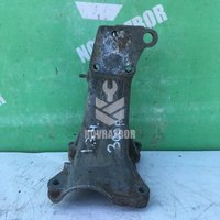 Кронштейн двигателя правый VW Passat  B3  1988-1993