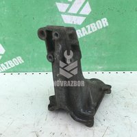 Кронштейн двигателя правый VW Passat  B3  1988-1993