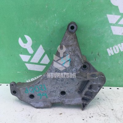 Кронштейн двигателя правый Skoda Octavia A5 1Z 04-13 Кронштейн двигателя правый Skoda Octavia A5 1Z 04-13