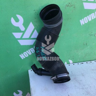 Патрубок воздушного фильтра VW Caddy 3 2004-2015 Патрубок воздушного фильтра VW Caddy 3 2004-2015