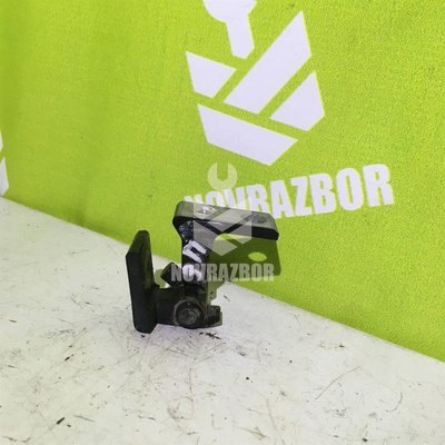 Петля двери передней Skoda Yeti 2009-2018