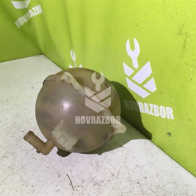 Бачок расширительный VW Golf 3 Vento 91-97 Бачок расширительный VW Golf 3 Vento 91-97